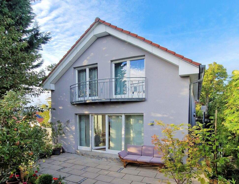 Thumbnail-Von Privat: Lichtdurchflutetes Architekten-Haus mit Einliegerwohnung in Top-Halbhöhenlage