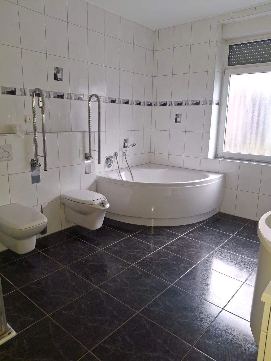 Thumbnail-Schöne 3 ZKB mit Einbauküche und großem Bad und Terrasse im EG zu vermieten