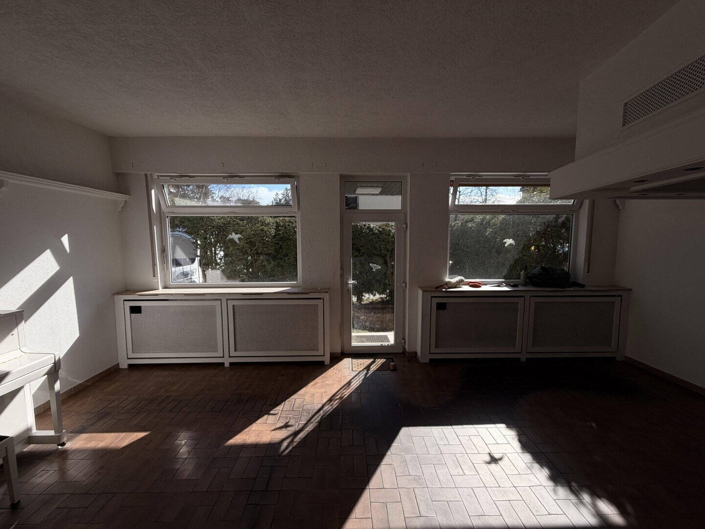 Thumbnail-Heller Bungalow mit 2 Garagen, 2 Stellplätzen, Garten in ruhiger zentraler Lage