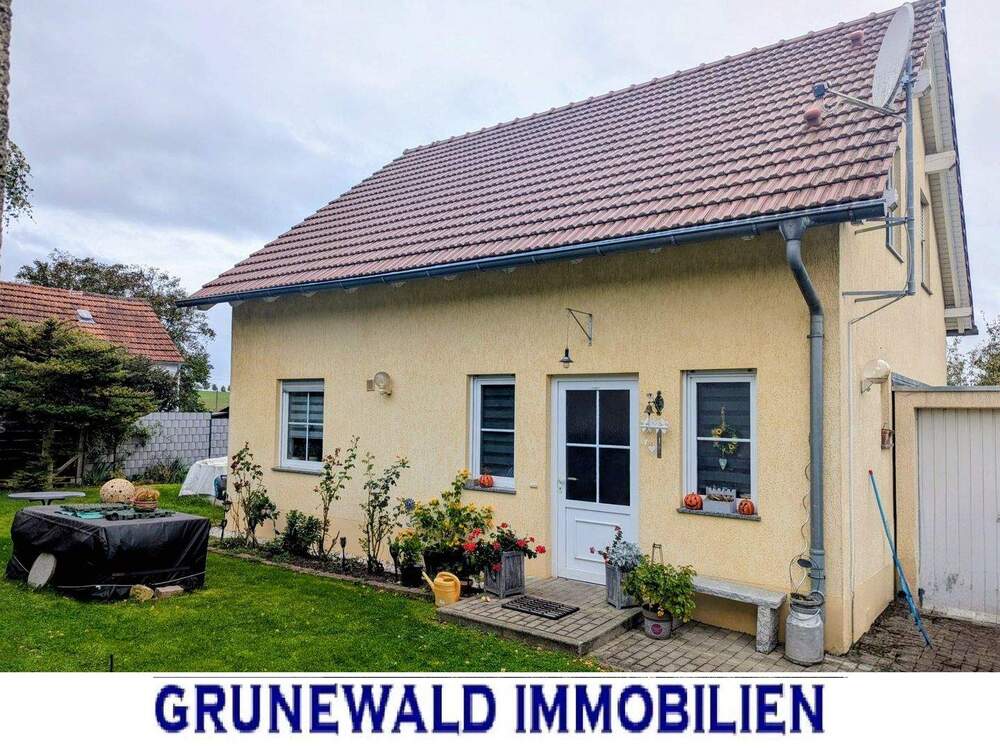 Thumbnail-Freistehendes Einfamilienhaus in ruhiger Wohnlage von Punschrau bei Naumburg.