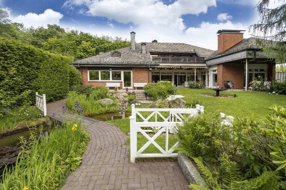 Thumbnail-Exklusives Mehrgenerationenhaus mit 3 Wohneinheiten (235 m²167 m²75 m²) direkt am Fleyer Wald