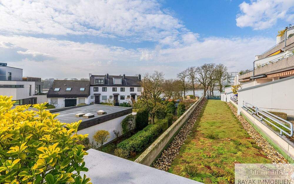 Thumbnail-Großzügige 3,5-Zimmer-Wohnung mit Sonnenterrasse & seitlichem Rheinblick in Düsseldorf-Benrath