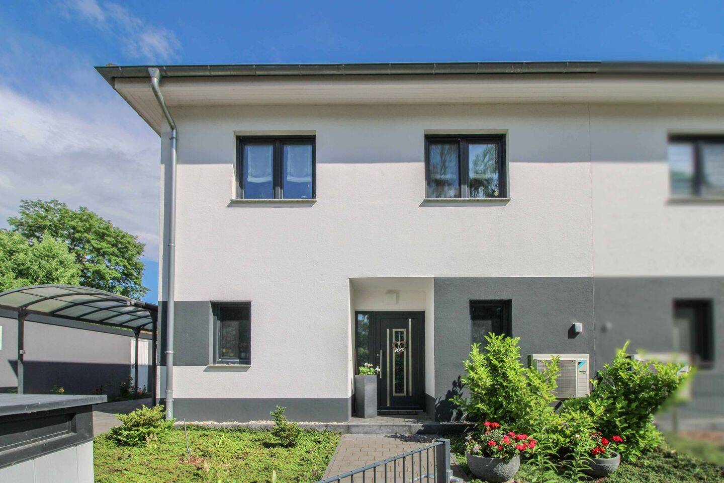 Thumbnail--Komfort pur- Neuwertige Doppelhaushälte mit gehobener Ausstattung