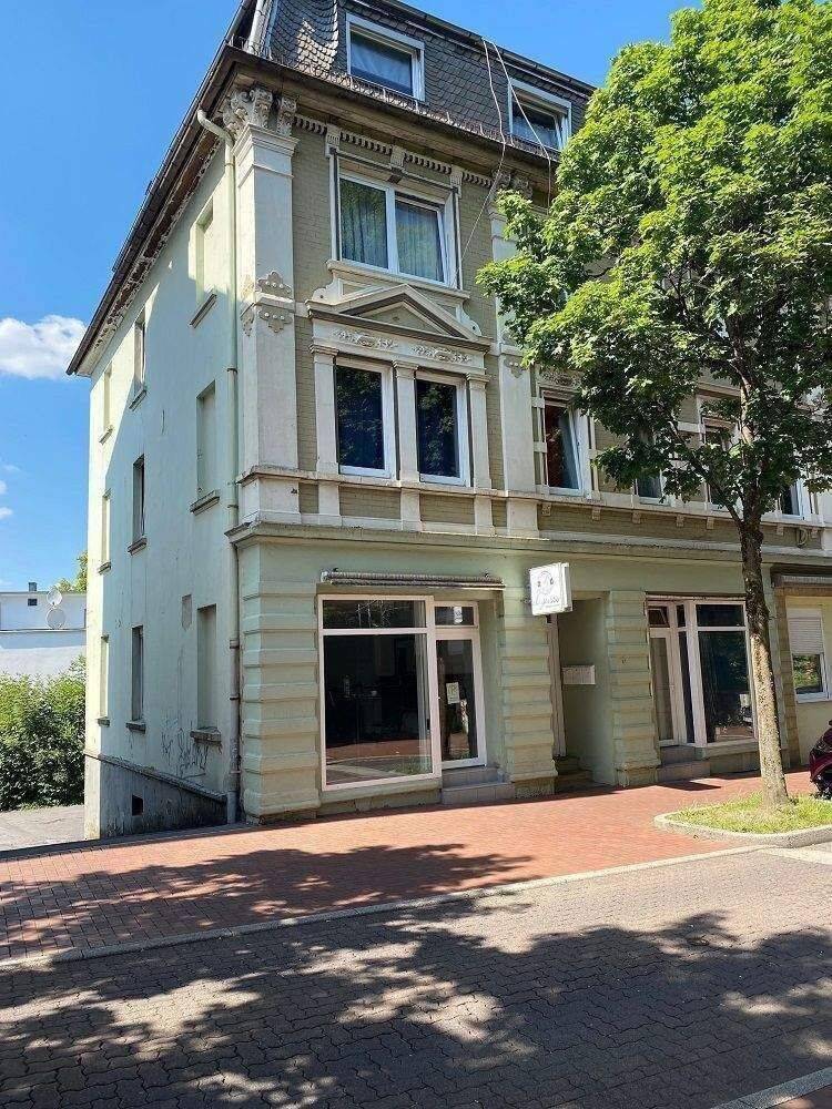 Thumbnail-Dreifamilienhaus mit zwei kleinen Gewerbeeinheiten sowie 4 Garagen in der Nähe des Kluser Platzes - sanierungsbedürftiges Objekt mit Potenzial