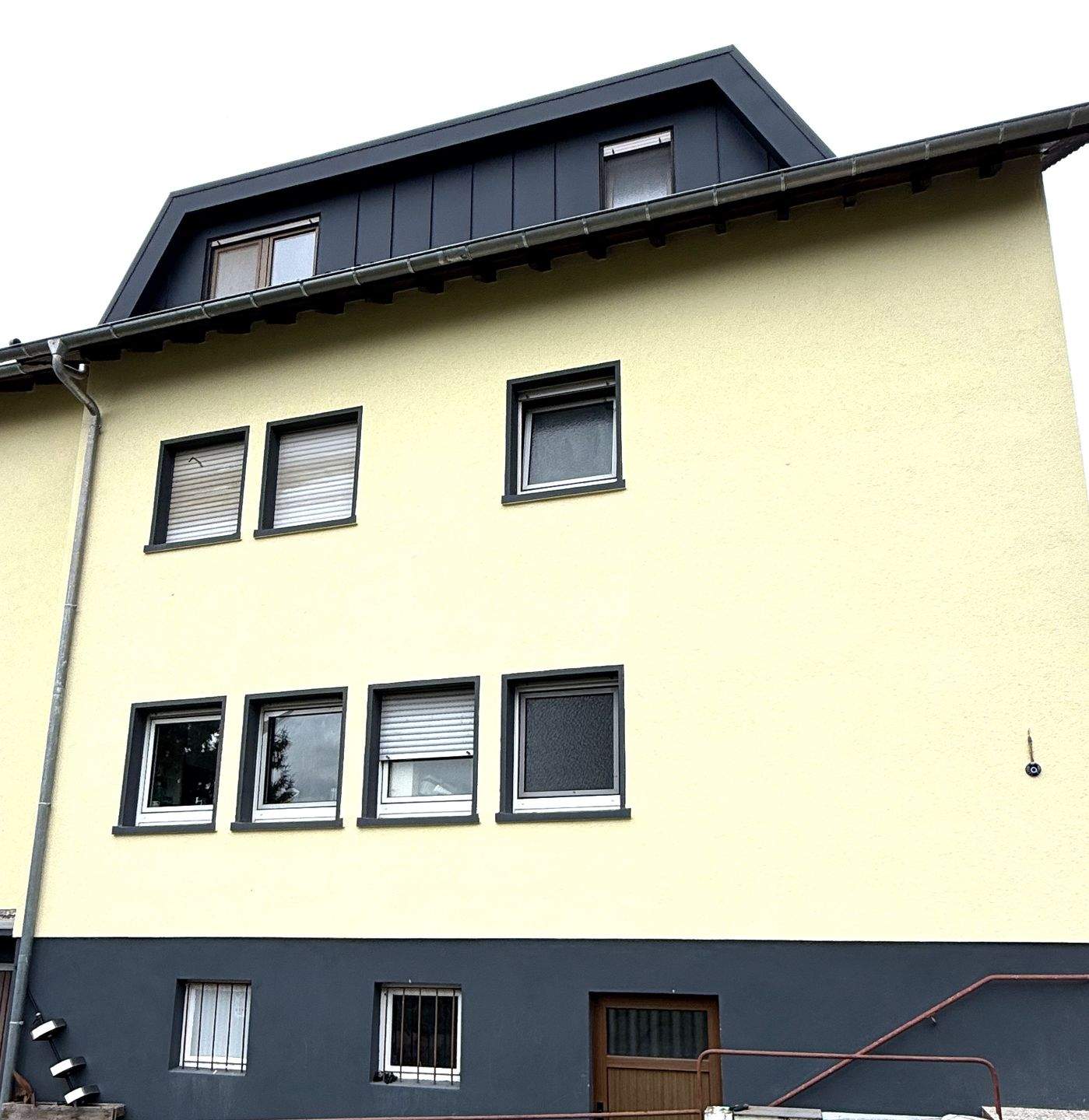 Thumbnail-Mehrfamilienhaus mit großem Grundstück und Erweiterungspotenzial in ruhiger Lage von Lieblos