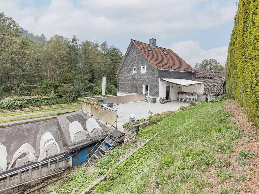 Thumbnail-Vermietung und Selbstnutzung: Mehrfamilienhaus mit 7 Einheiten, Kfz-Stellplätzen und Garagen
