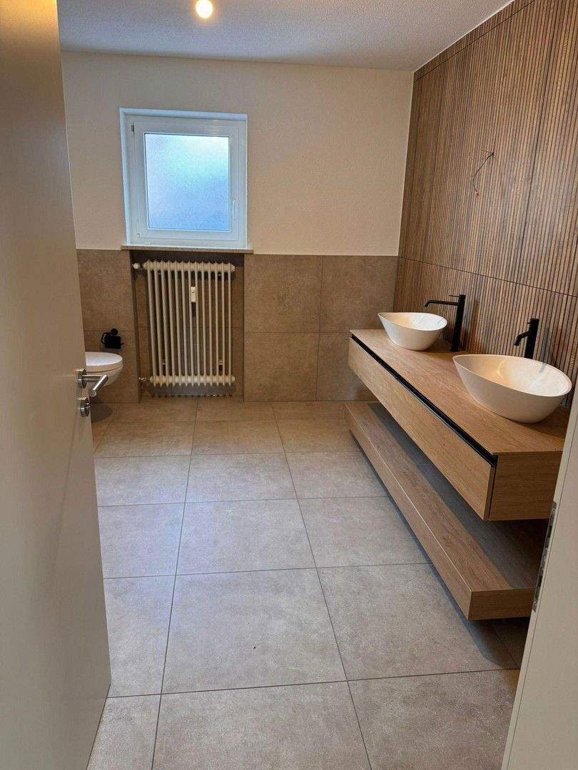 Thumbnail-Große renovierte 4-Zimmer Wohnung in bester Lage