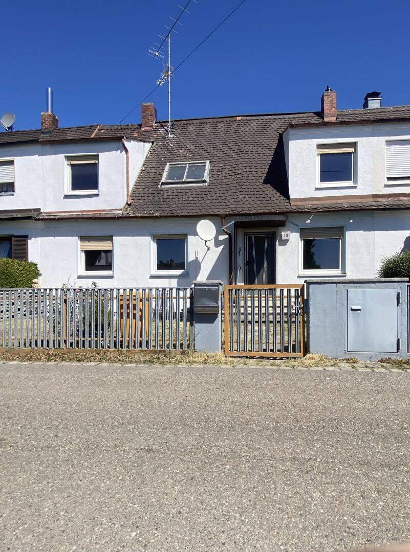 Thumbnail-Haus mit viel Entwicklungspotenzial und Doppelgarage in ruhiger Lage von Augsburg-Hammerschmiede