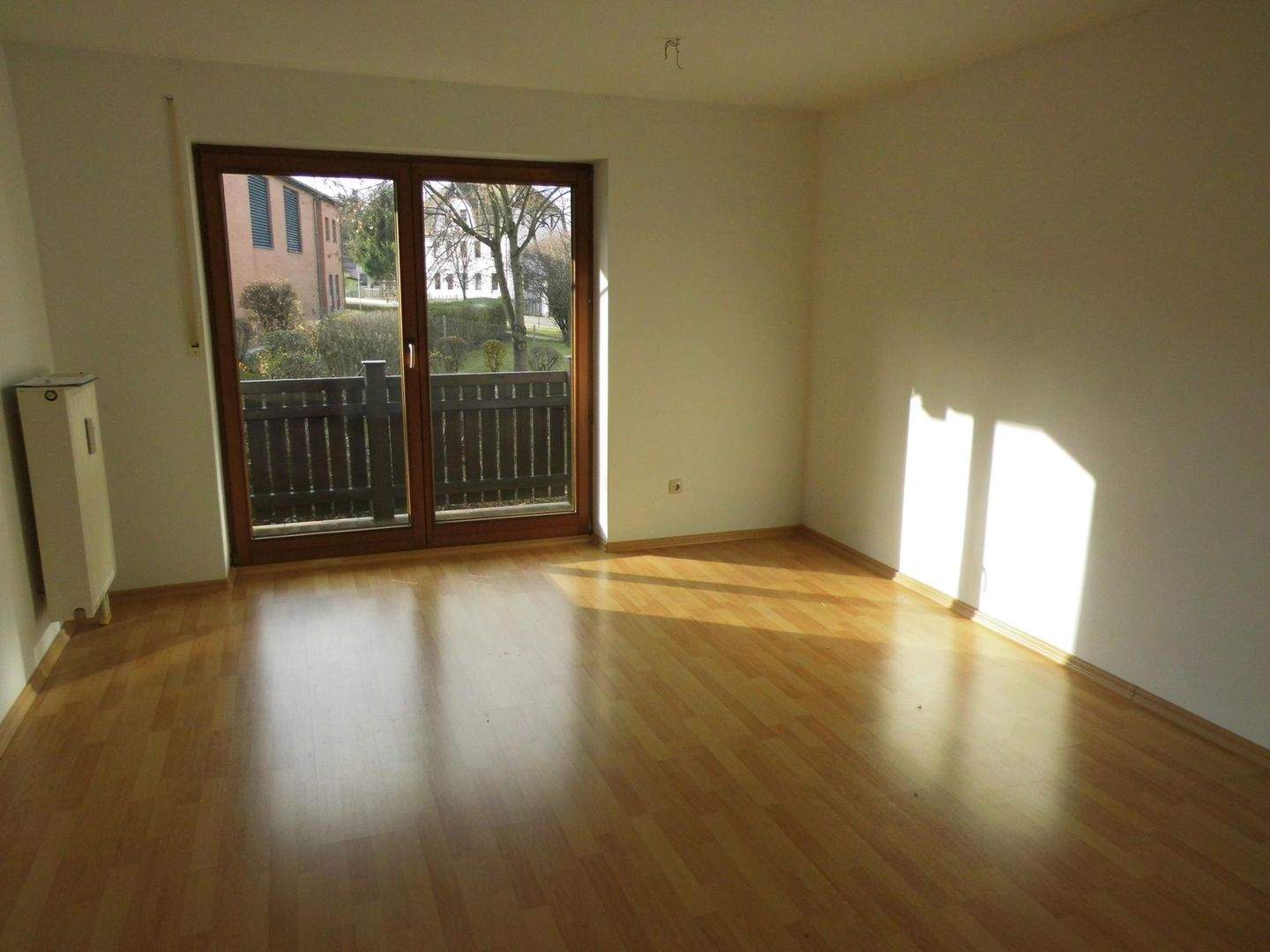 Thumbnail-Moderne 1-Zimmer-Wohnung mit Balkon, Einbauküche und PKW-Stellplatz in ruhiger Stadtlage!