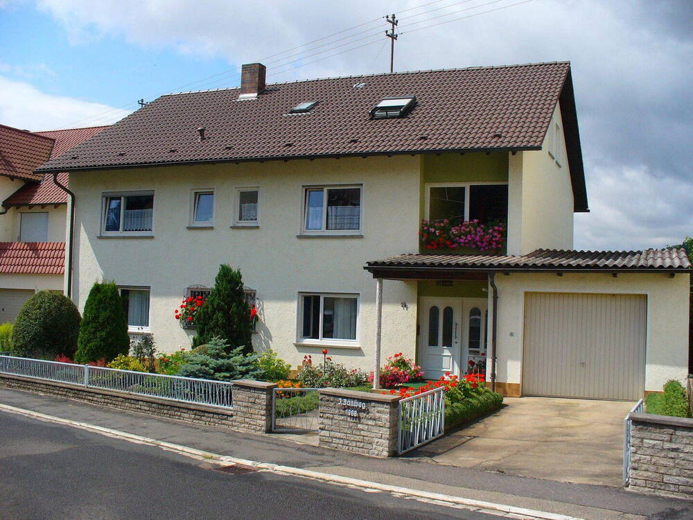 Thumbnail-Zweifamilienhaus mit Einliegerwohnung in Königshofen
