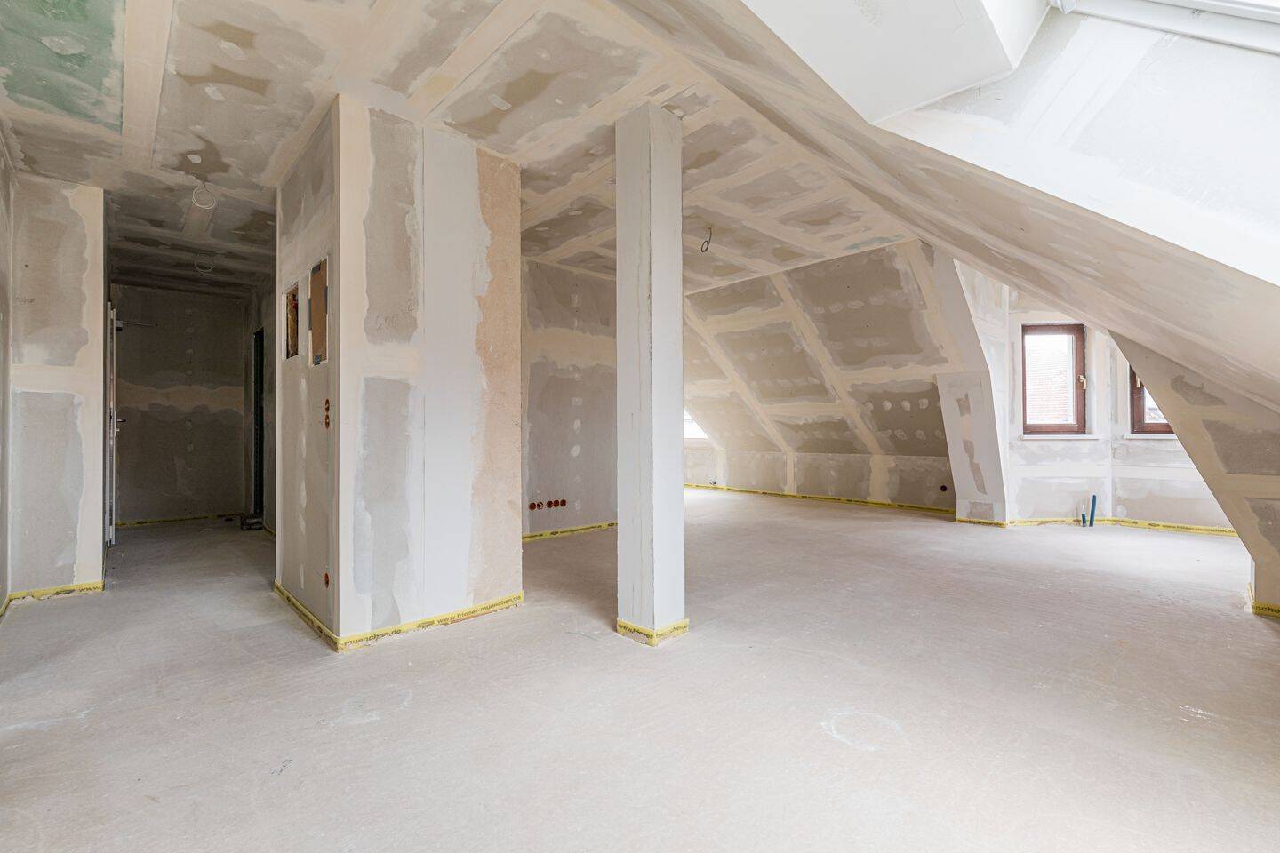 Thumbnail-Ihr Projekt über den Dächern - 2-Zimmer-DG-Wohnung zur individuellen Gestaltung