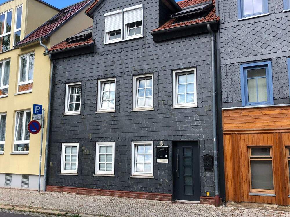 Thumbnail-Zentral gelegenes Einfamilienhaus mit Einliegerwohnung und großer Terrasse