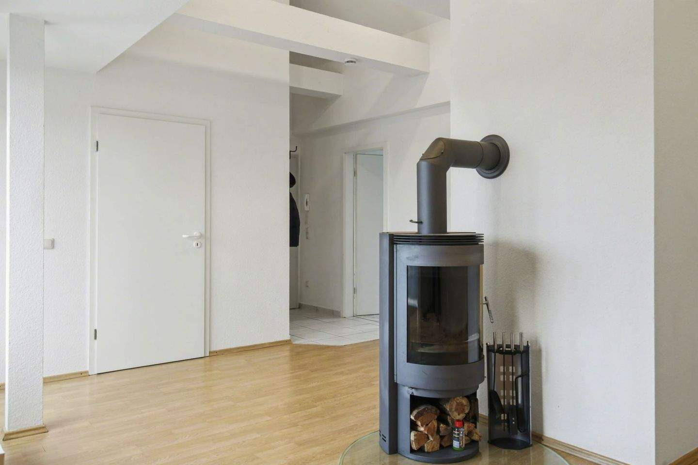 Thumbnail-Stilvolle Dachgeschosswohnung mit Kamin, Loggia und Weitblick