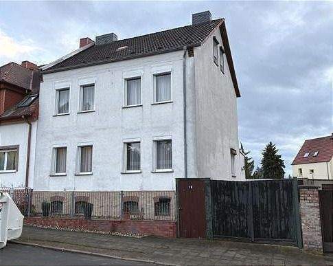 Thumbnail-großes Einfamilienhaus mit Einliegerwohnung in Lieskau