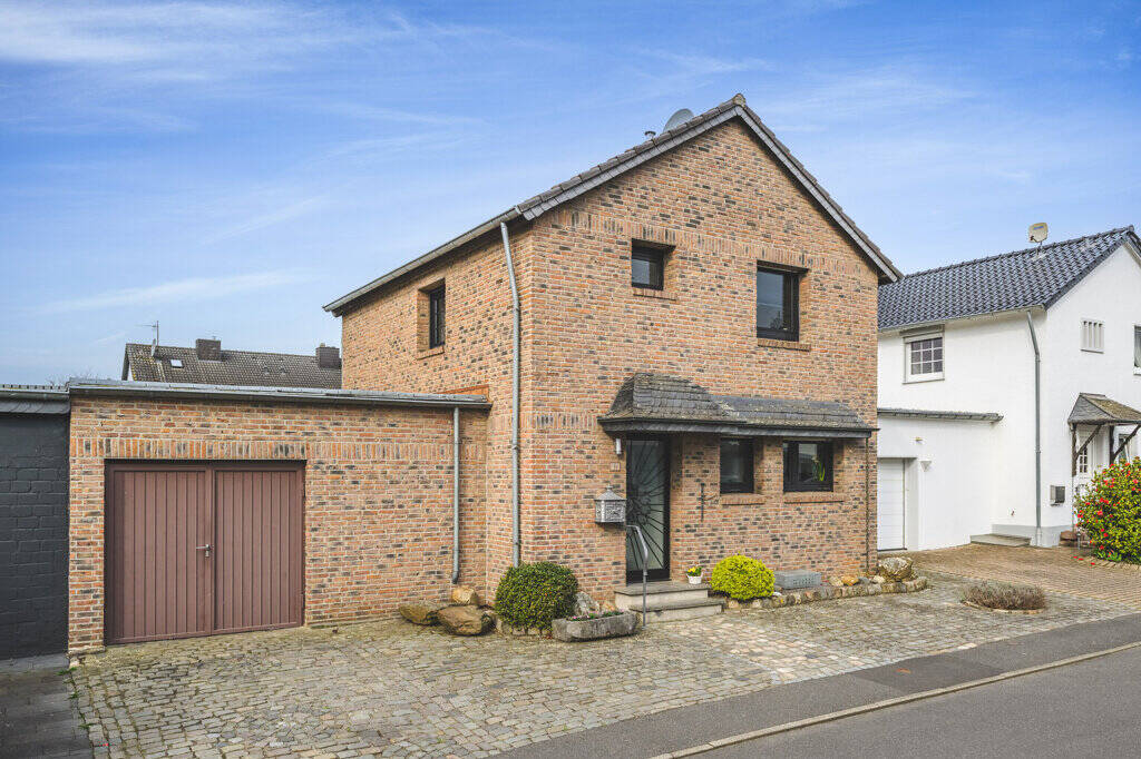Thumbnail-Freistehendes Einfamilienhaus mit gepflegtem Garten und Garage in ruhiger Wohnlage in Kohlscheid