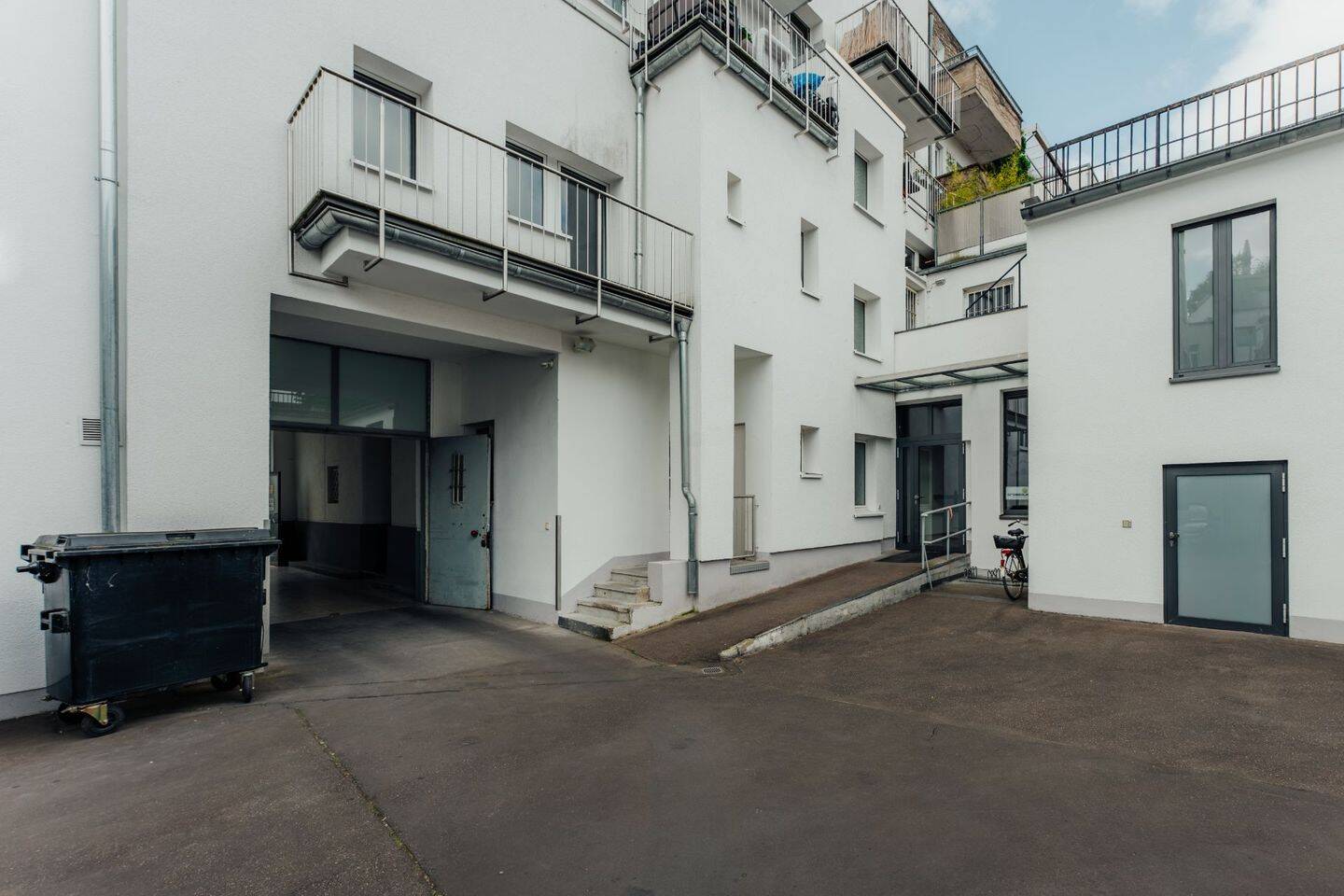 Thumbnail-Top-Lage Kölns - MFH mit Umwandlungs- und Entwicklungspotential