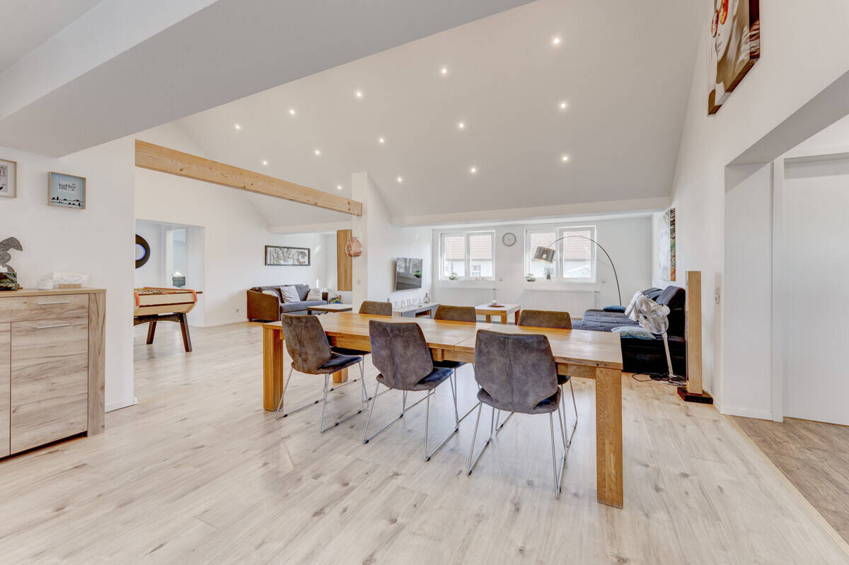 Thumbnail-Gepflegtes Mehrfamilienhaus mit 6 Wohneinheiten und Stellplätzen