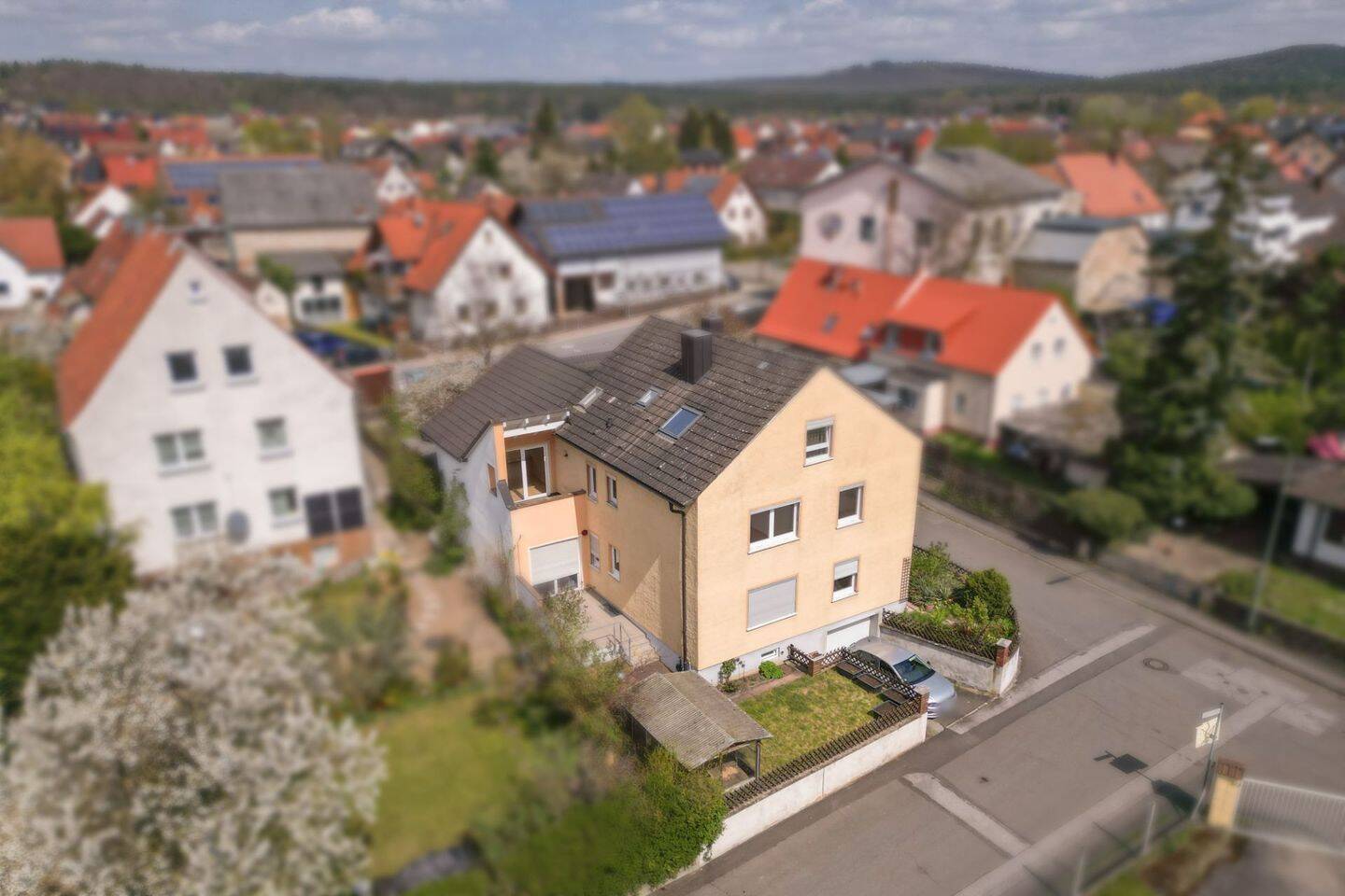 Thumbnail-Attraktives Dreiparteienhaus mit großzügigem Grundstück in Oberhaid