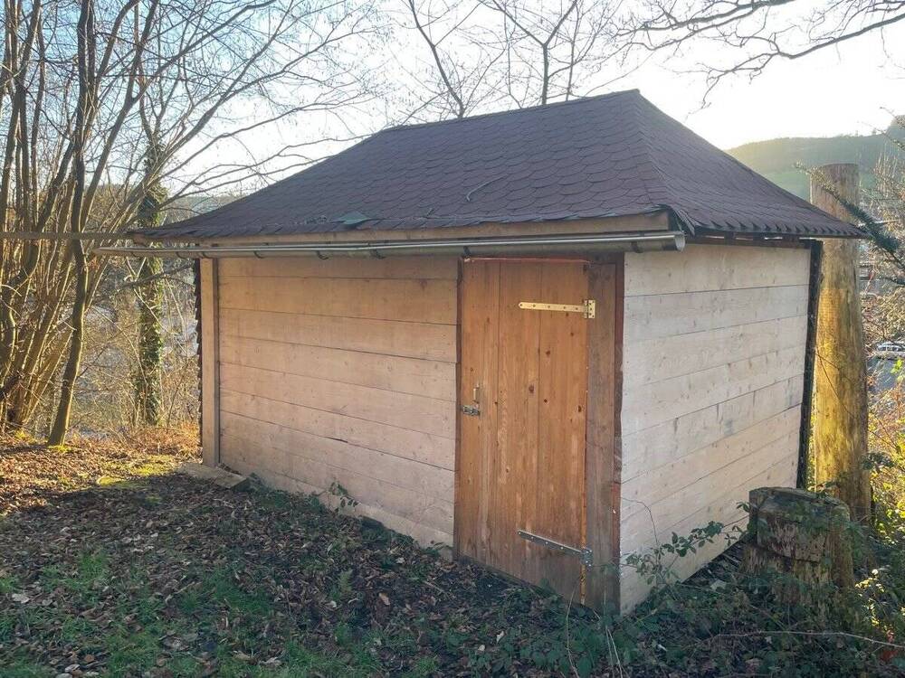 Genehmigte Waldhütte