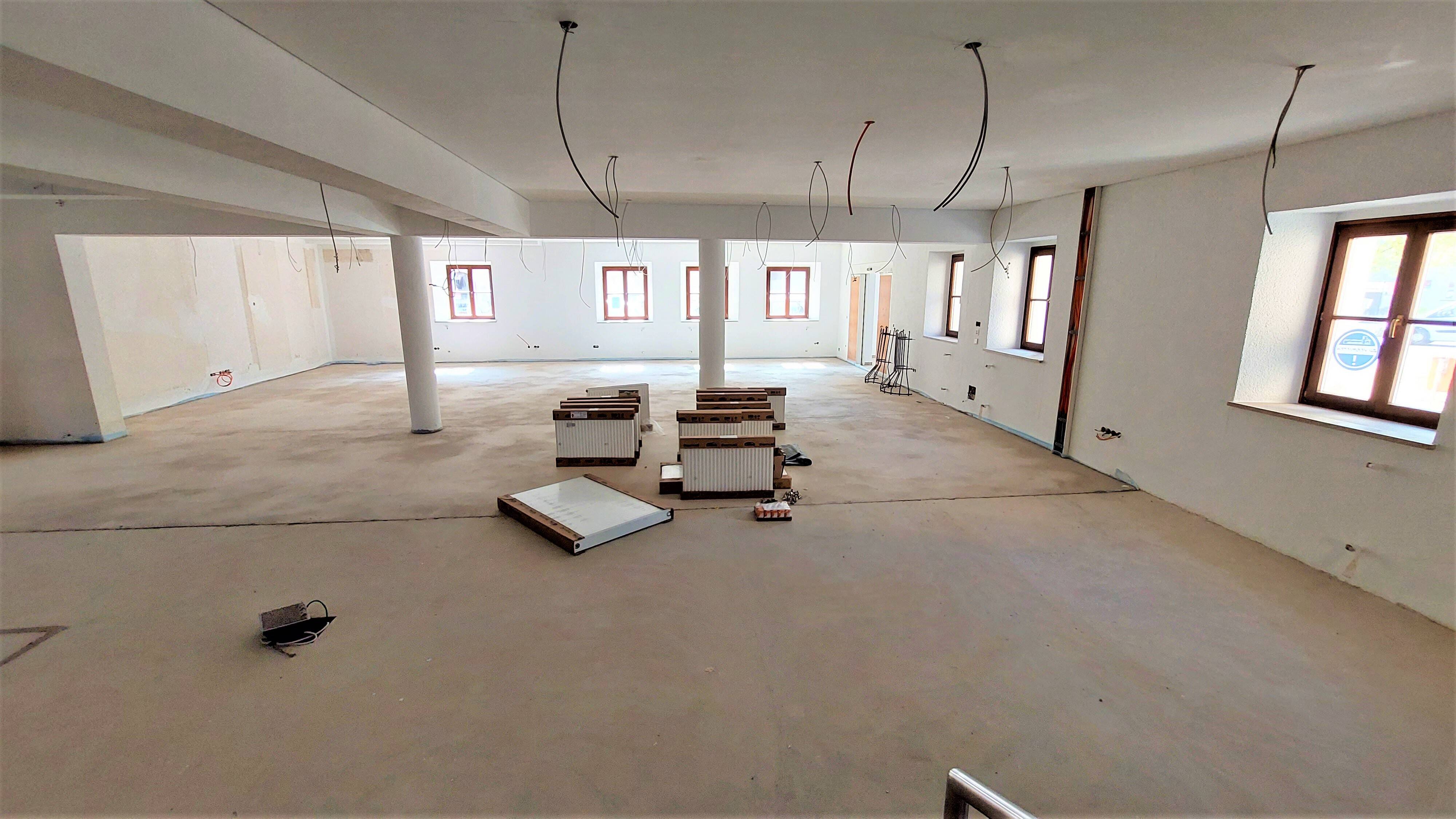 Thumbnail-Büro - Praxis - Verkaufsraum - Gewerbeimmobilie in bester Lage mit 320m² am Schlörplatz in Weiden zu vermieten!
