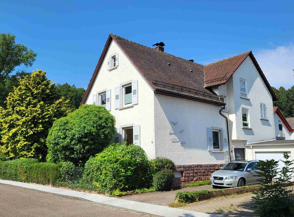 Thumbnail-Gepflegtes Zweifamilienhaus mit sonnigem Garten und Ausbaupotential