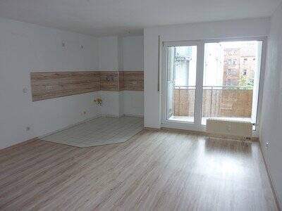 Thumbnail-- Wohnung mit Balkon und Aufzug -