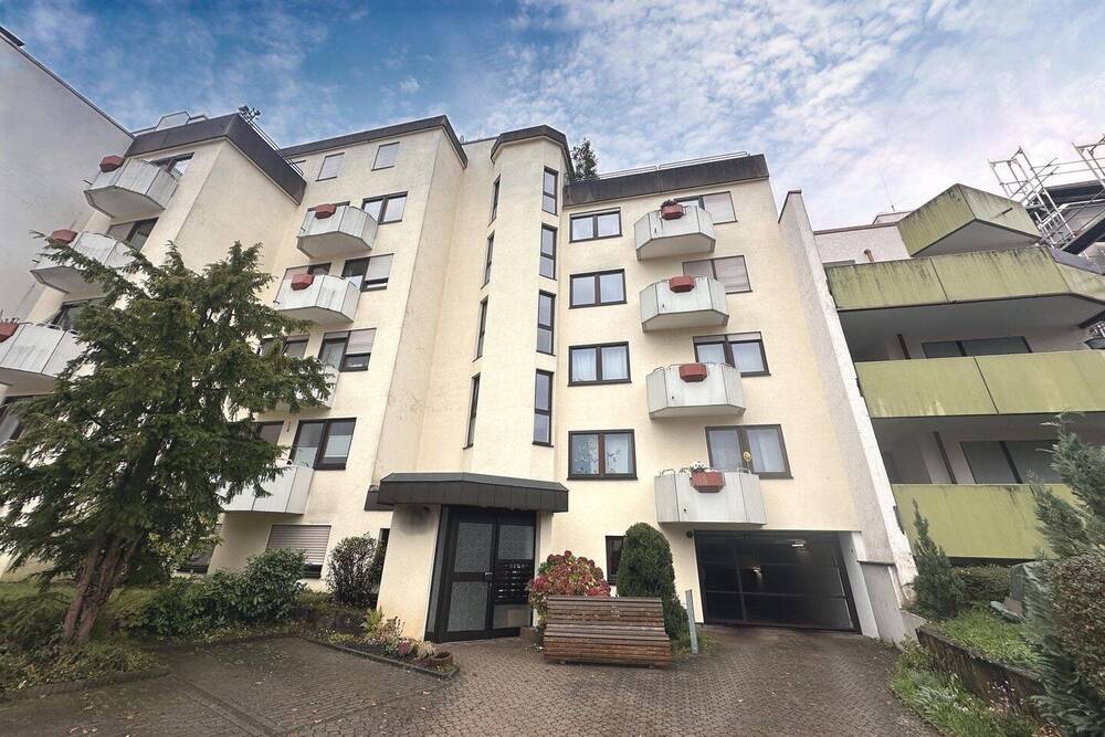 Thumbnail-Freie 3,5-Zimmer-Wohnung mit 3 Balkonen und 2 Stellplätzen