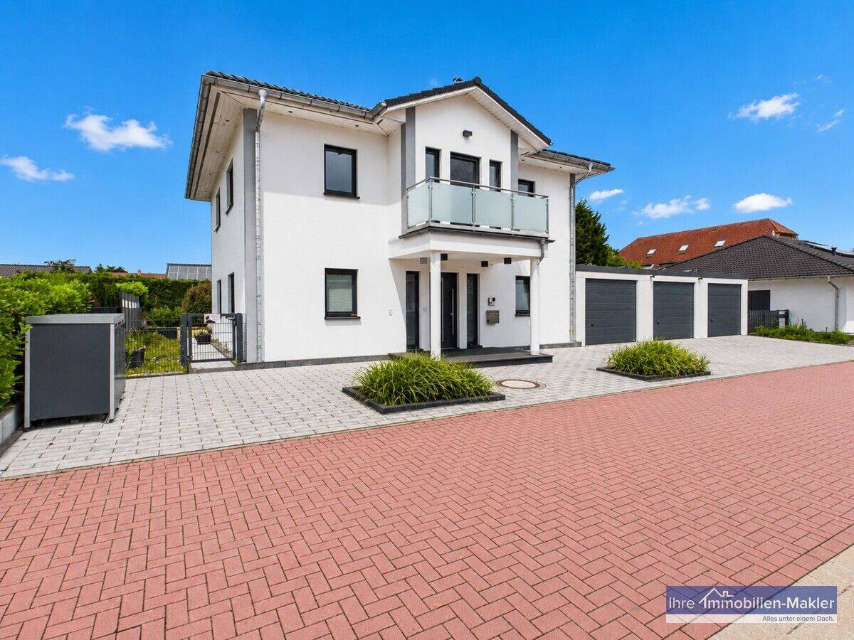 Thumbnail-Exklusives Einfamilienhaus mit XXL-Garage, Traumgarten und eigenem Pool