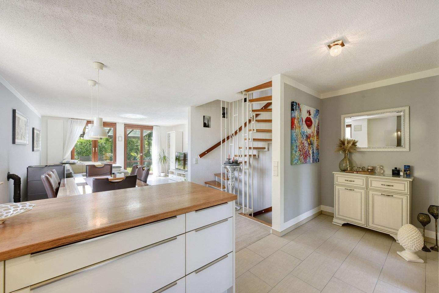 Thumbnail-+++ TOP gepflegt & modernisiert - sonnig & ruhig - 1-Fam.-REH - 2 Bäder mit Fenster - Hobbyraum, Pelletkamin, EBK, TG...