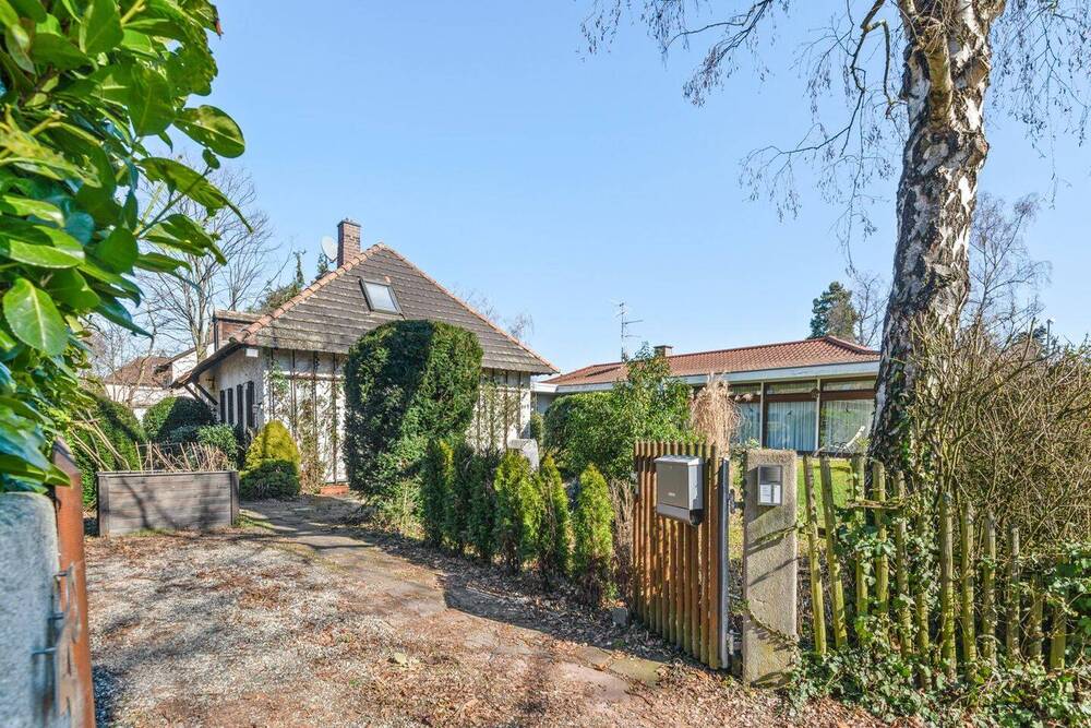 Thumbnail-Sanierungsbedürftiges Eigenheim mit großem Potenzial und schönem Grundstück