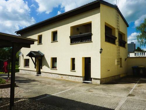 Thumbnail-- Saniertes Einfamilienhaus mit ehemaliger Scheune und Brunnen -