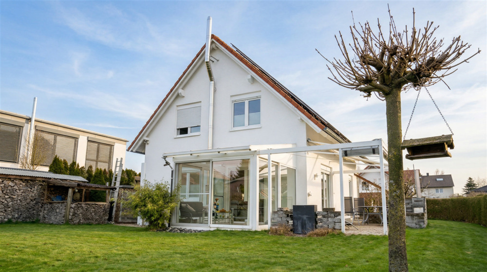 Thumbnail-Energiesparendes Einfamilienhaus mit Wintergarten in Fellheim