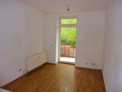 Thumbnail-- Kleine Erdgeschoss-Wohnung mit Balkon -