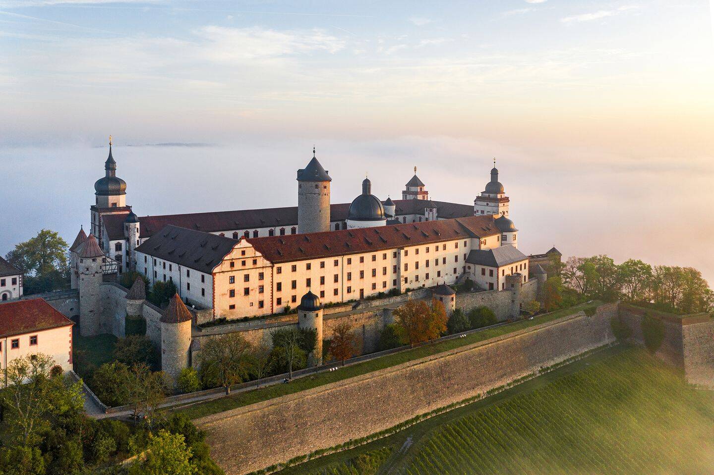 Thumbnail-Großzügiges Grundstück in bevorzugter Wohnlage von Höchberg - selten, ruhig, repräsentativ