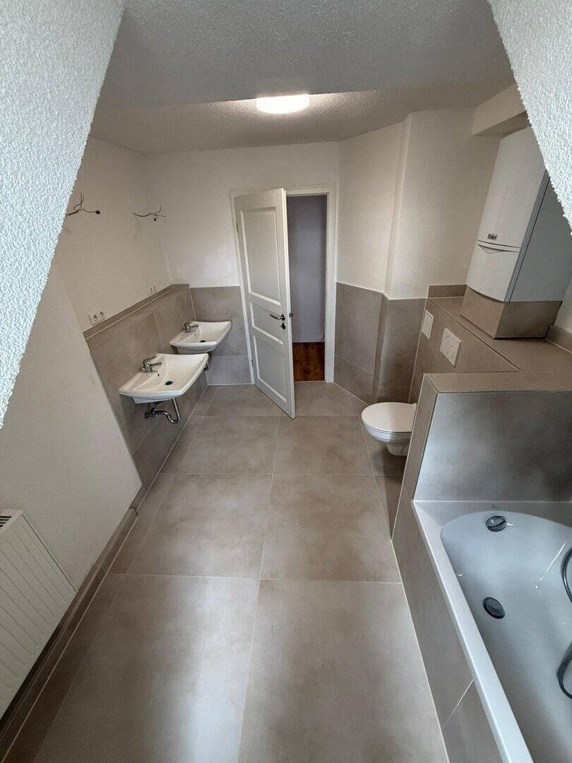 Thumbnail-Frisch renovierte 6-Zimmer-Wohnung in Kassel Kirchditmold - ideal auch als WG-Gründung!