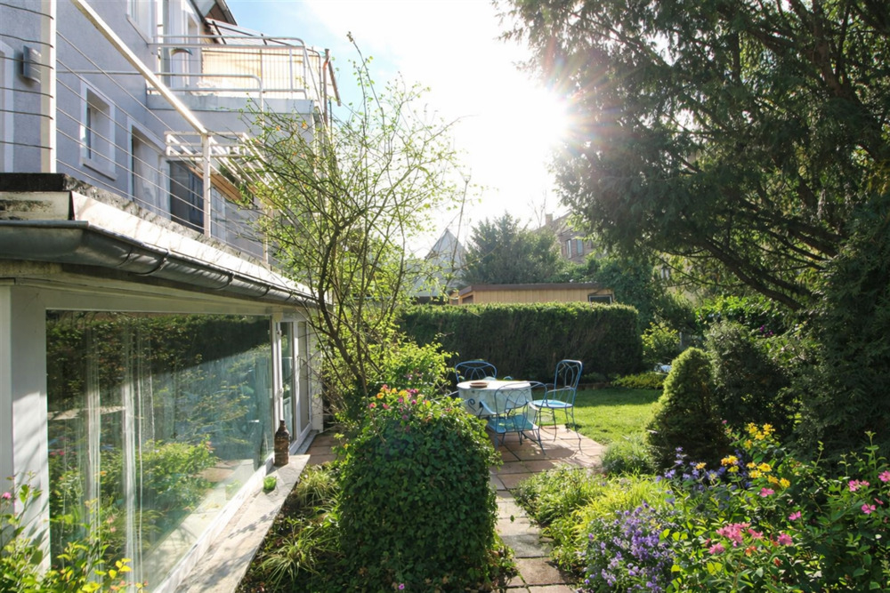 Thumbnail-Renoviertes Mehrfamilienhaus in ruhige Lage mit Garten.