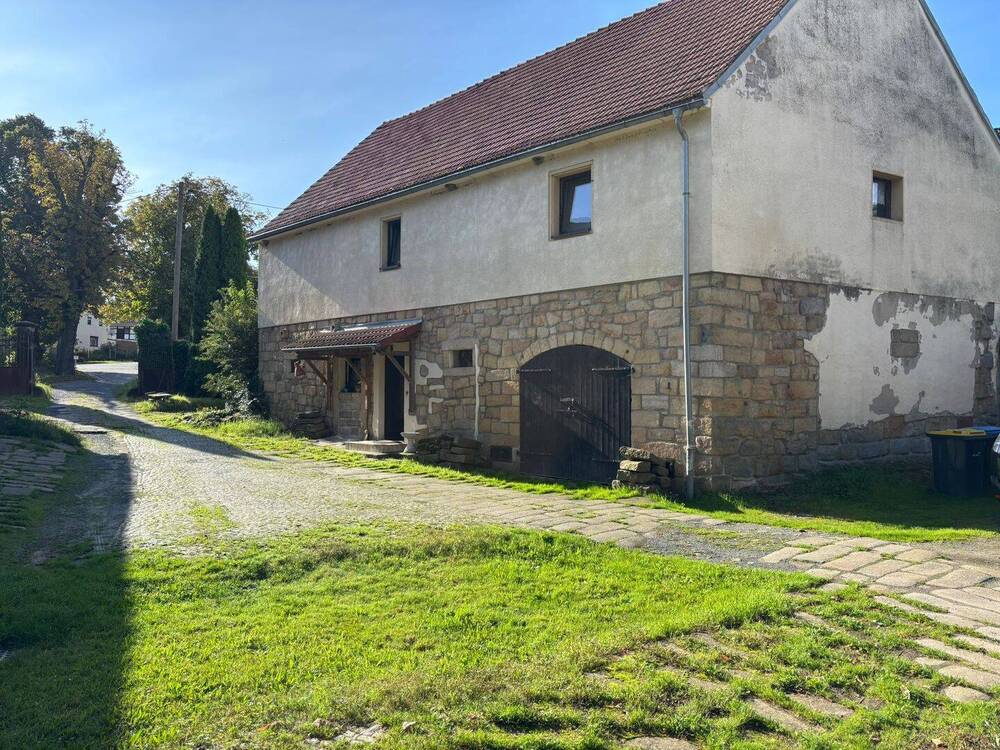 Thumbnail-***Charmantes Einfamilienhaus mit großem Potenzial – Ideal für Handwerker und Sanierer***