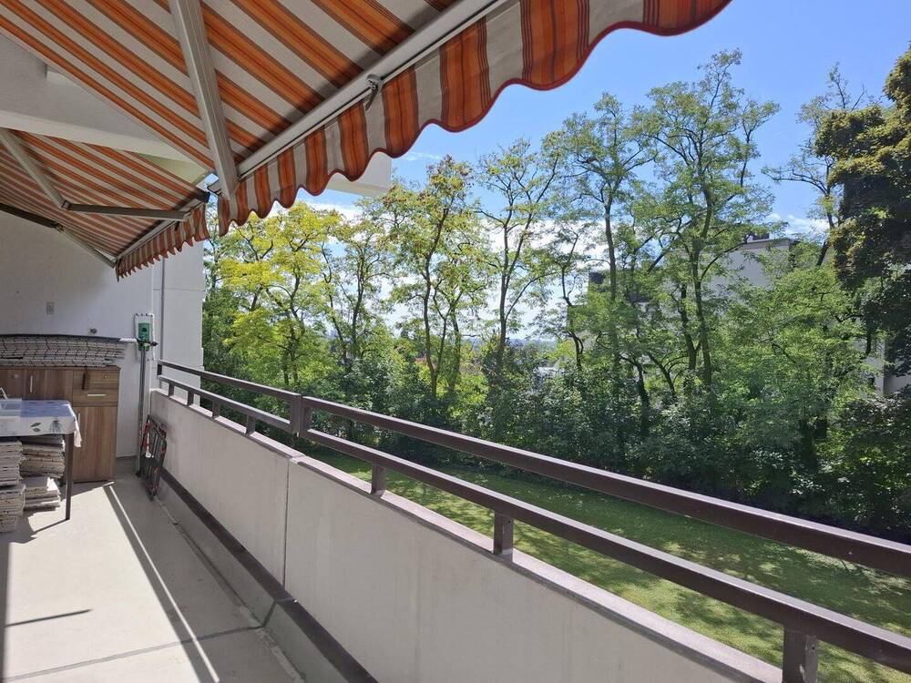 Großer Balkon mit Blick ins Grüne