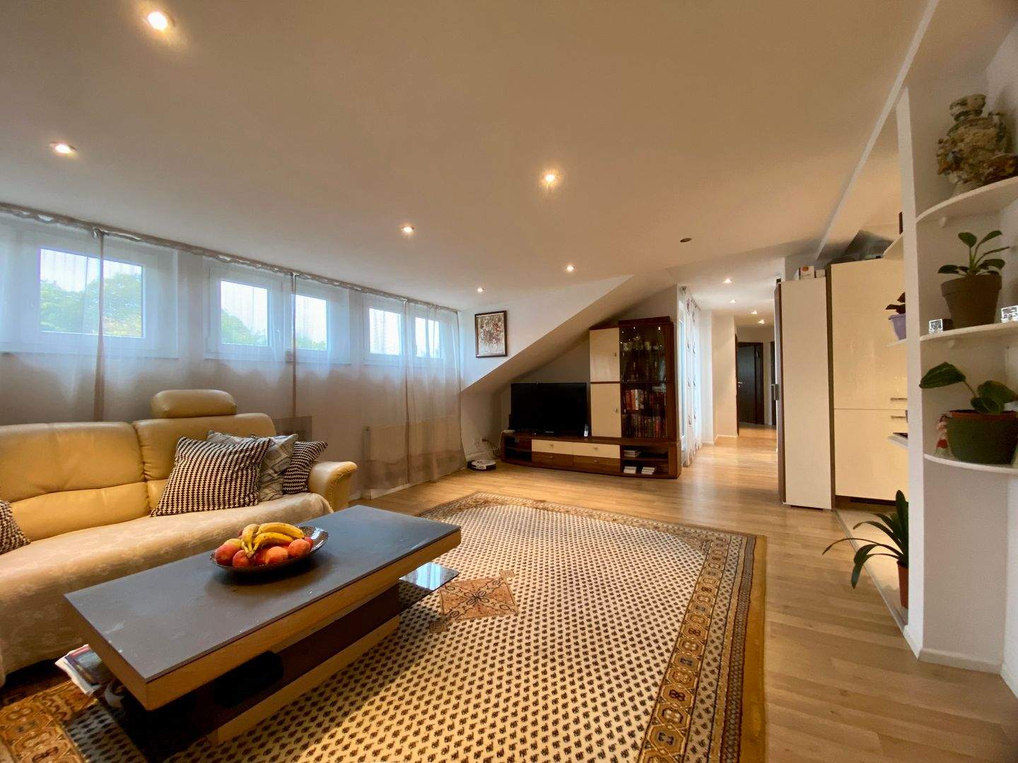 Thumbnail-Moderne DG-Wohnung mit EBK und Balkon - Exklusives Wohnambiente