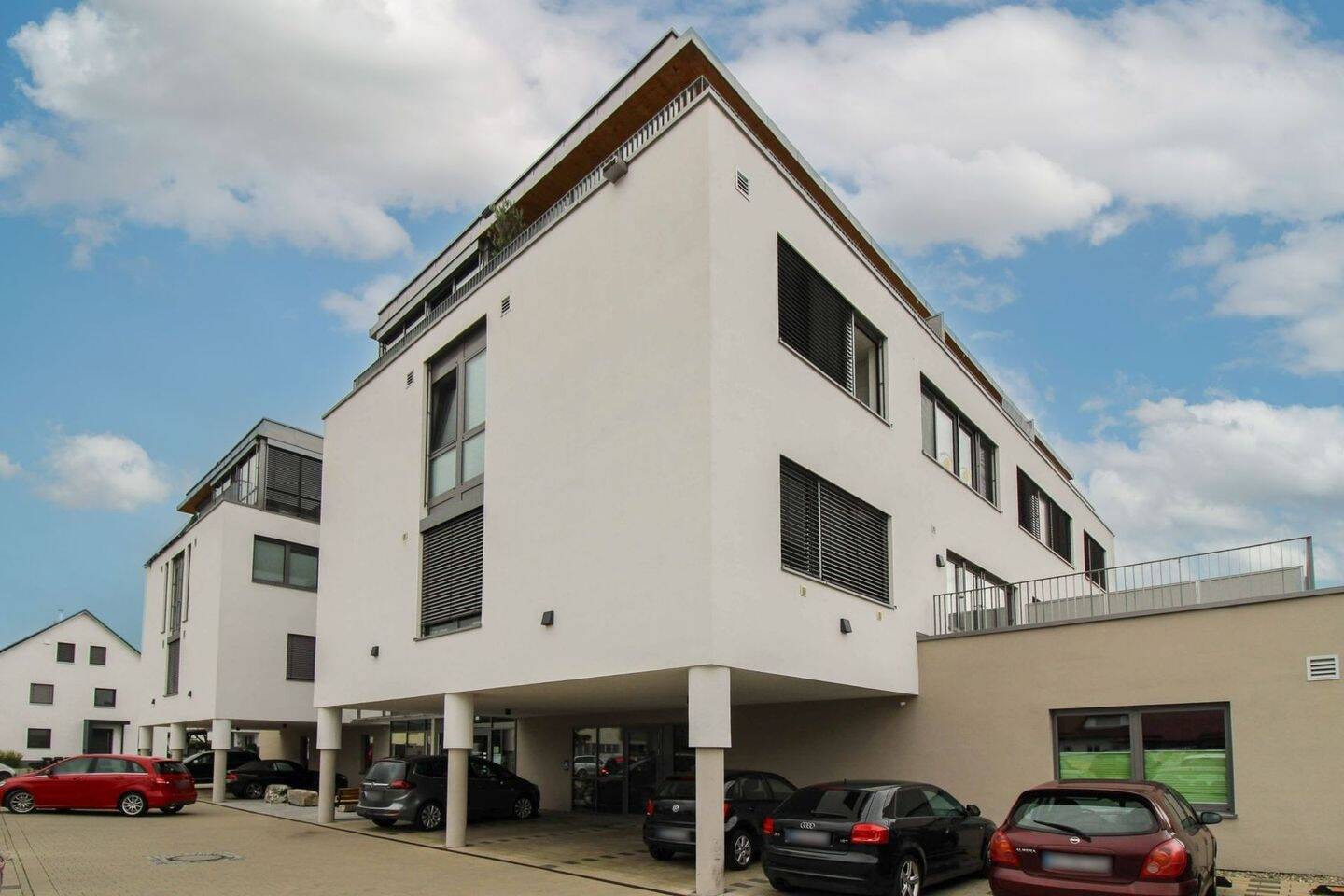 Thumbnail-Neuwertige Zwei-Zimmer-Penthouse Wohnung mit schöner Dachterrasse, Aufzug und EBK in Dietenheim