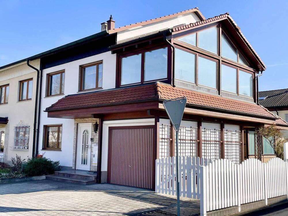 Thumbnail-ideal für die große Familie: Doppelhaushälfte in Weil am Rhein OT Haltingen