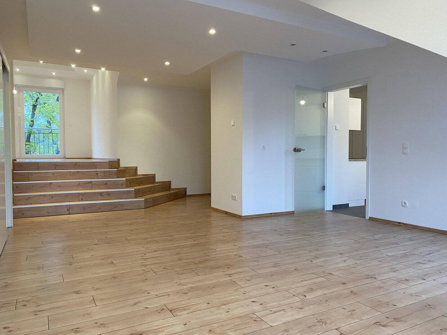 Thumbnail-Helle, großzügige 4-Zi. Wohnung in ruhiger Lage von Frankfurt-Niederrad