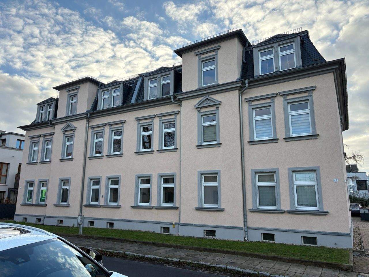 Thumbnail-Großzügige & frisch renovierte 2-R-Altbauwohnung im EG – zentral & ruhig in Dresden-Kaditz
