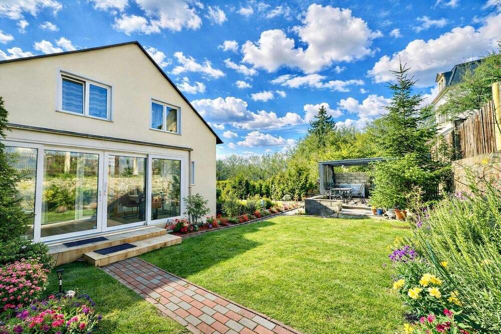 Thumbnail-* Helles, sehr hochwertig ausgestattetes und neuwertiges Haus in grüner Lage von Radebeul *