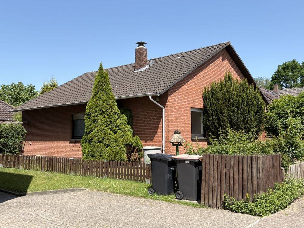 Thumbnail-Wohnen im Bungalowstil! Mit Garage ! Pflegeleicht ! Ebenerdiger Wohnraum im Zentrum von Varel! Angefangene RenovierungTeilsanierung!