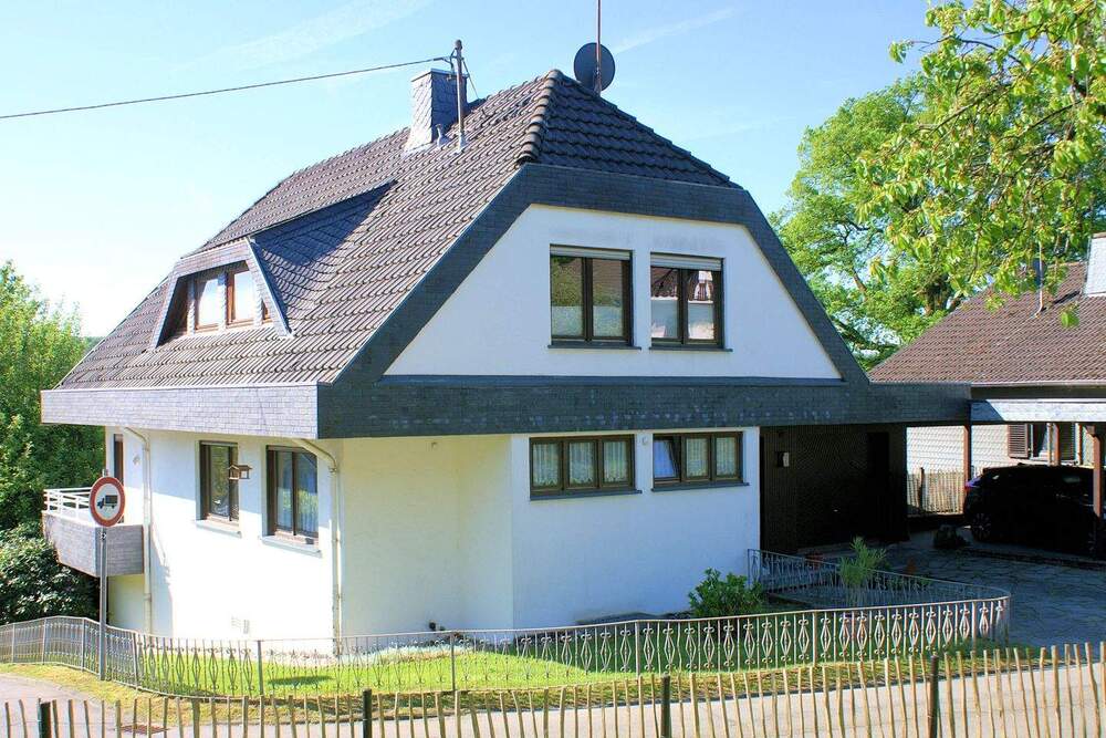 Thumbnail-Freistehendes Einfamilienhaus mit Garage in reizvoller Dorflage der Gemeinde Nümbrecht