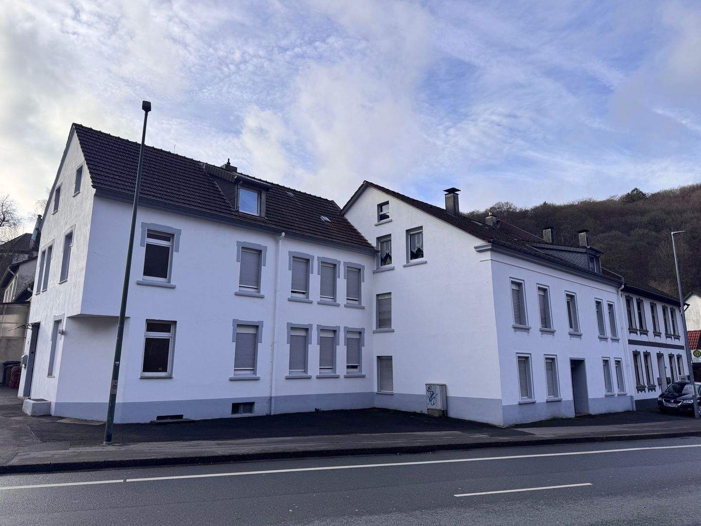 Thumbnail-Zentral gelegenes MFH mit 4 Wohnungen und weiteren Optionen