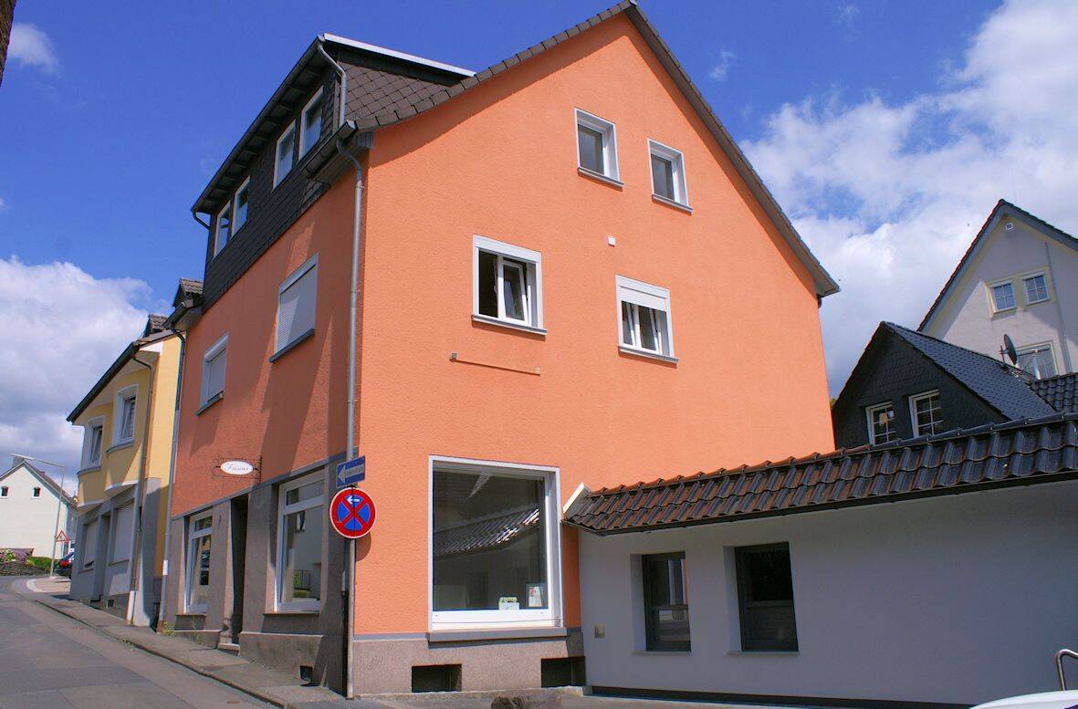 Thumbnail-Zentral in Windeck-RosbachSieg: Wohnhaus mit LadenlokalBüro