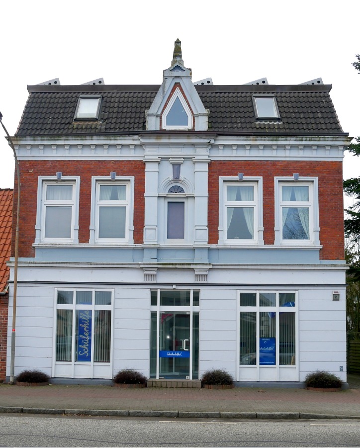 Thumbnail-Historisches, gepflegtes Wohn- und Geschäftshaus über drei Etagen in 25709 Marne zu verkaufen.