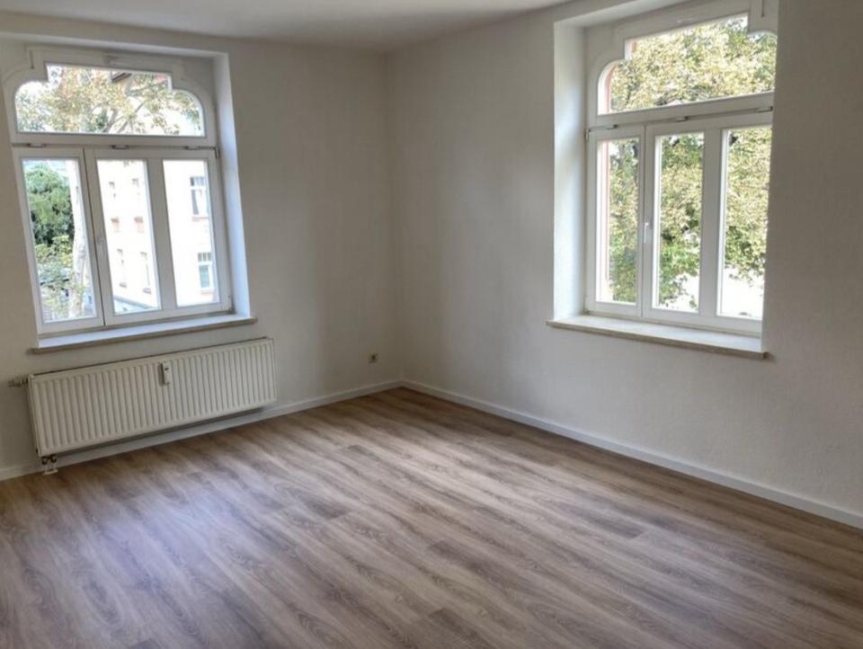 Thumbnail-HELLE 2- ZIMMERWOHNUNG MIT SÜDBALKON UND STELLPLATZ